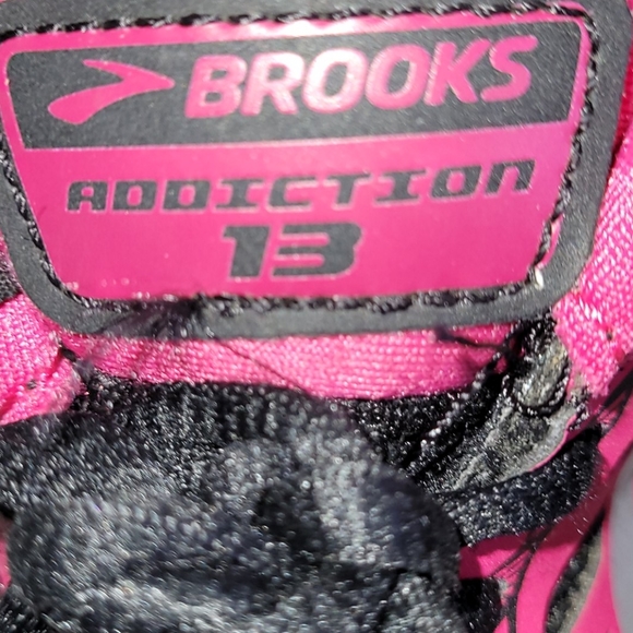 Brooks Addiction 13 running shoes size 7.5 wide - Picture 2 of 8